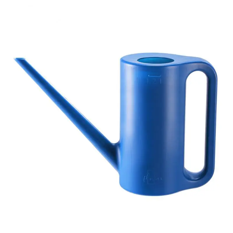arrosoir-bleu-exterieur